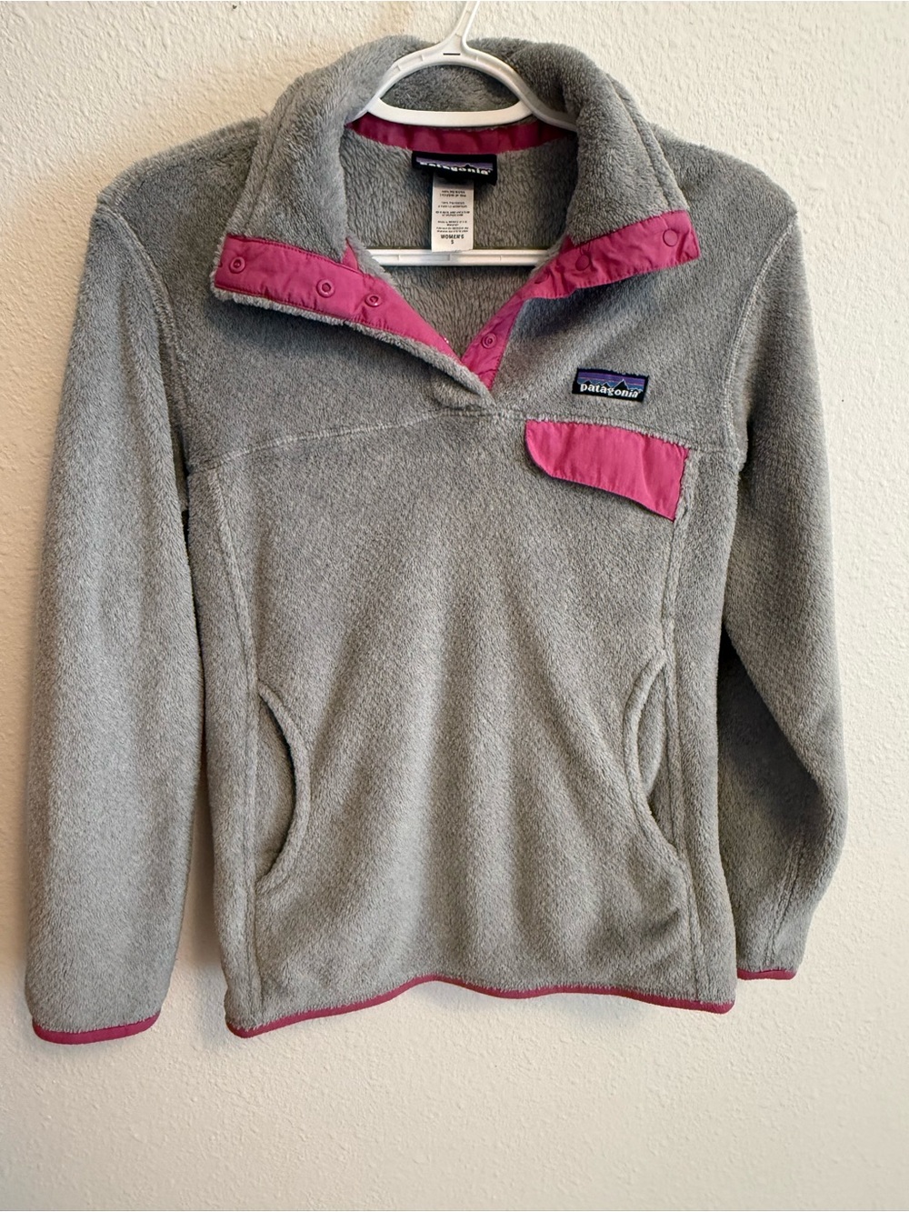 Patagonia Light Gray Fleece Pullover with Pink Accents